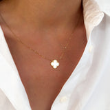 Złoty naszyjnik z koniczyną marokańską i masą perłową 15 mm, Próba 585