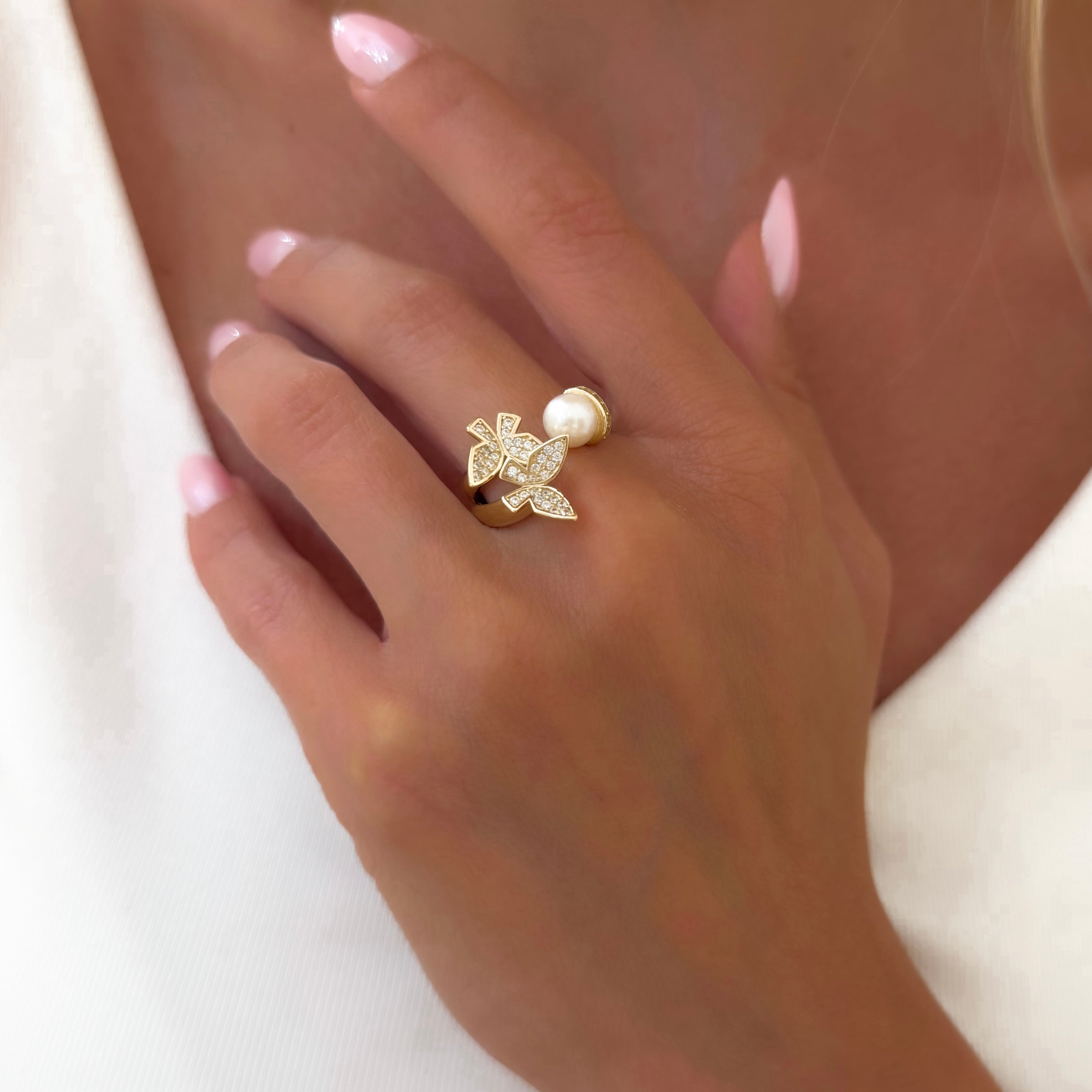 Pierścionek Butterfly Pearl próba złota 585